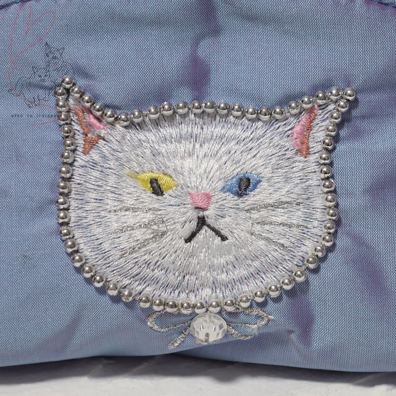 ビジュー＆刺繡ポーチ　ブルー猫