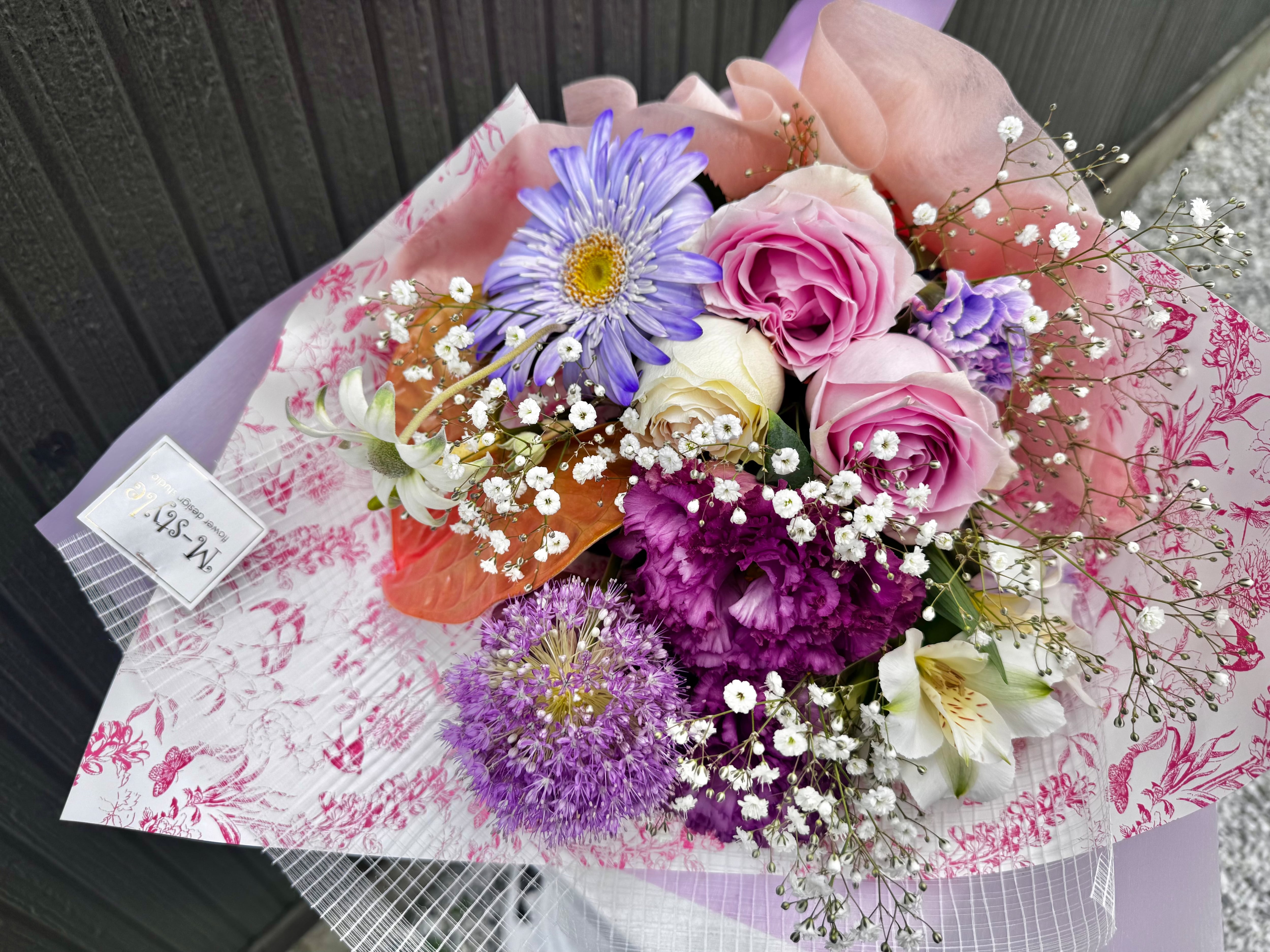 【中古】 やさしさの花束 地方発送・市内配達用】優雅さとやさしさが溶け合う、上品なカラーの