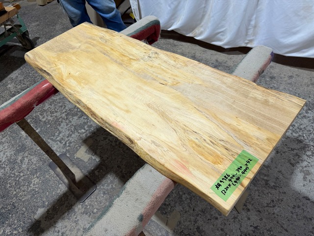 トチ9786 トチの木　一枚板無垢 乾燥材　1220x440-390x42mm テーブル　棚　テレビ台　カウンター　センターテーブル　窓台 　橡　栃