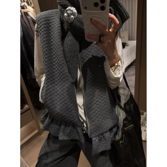 Frill hem quilted vest　B724