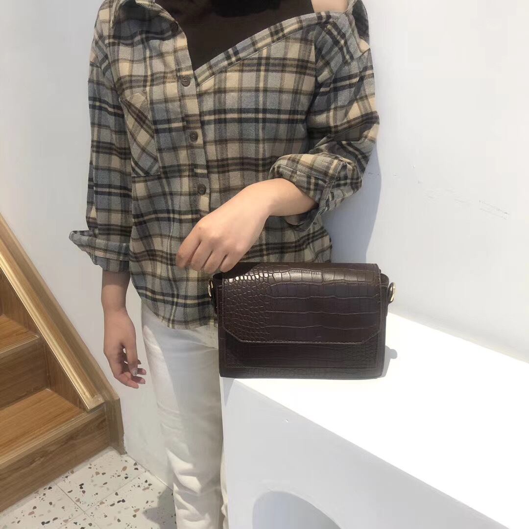 フラップショルダーバッグ