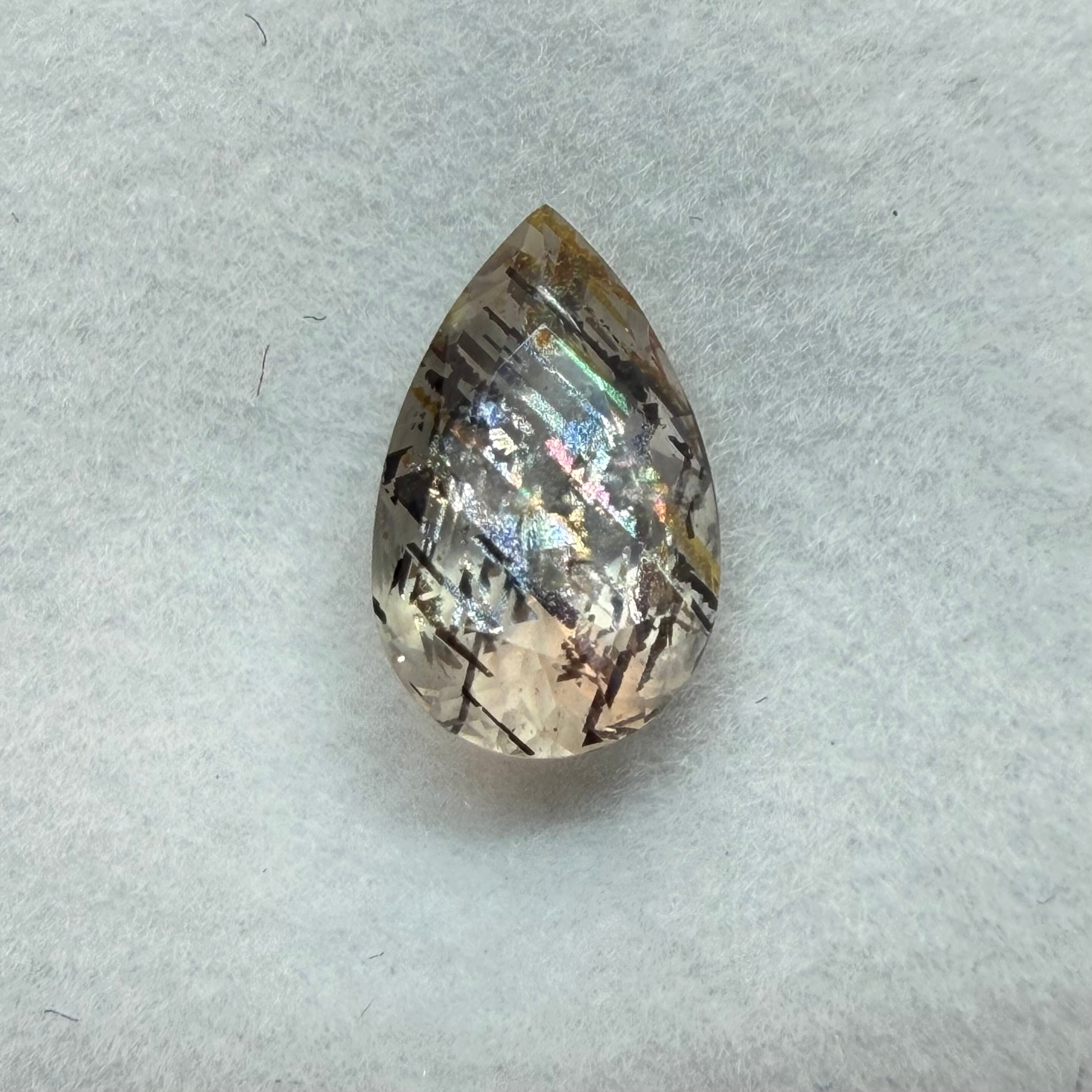 世界一レアなサンストーン　レインボーラティスサンストーン