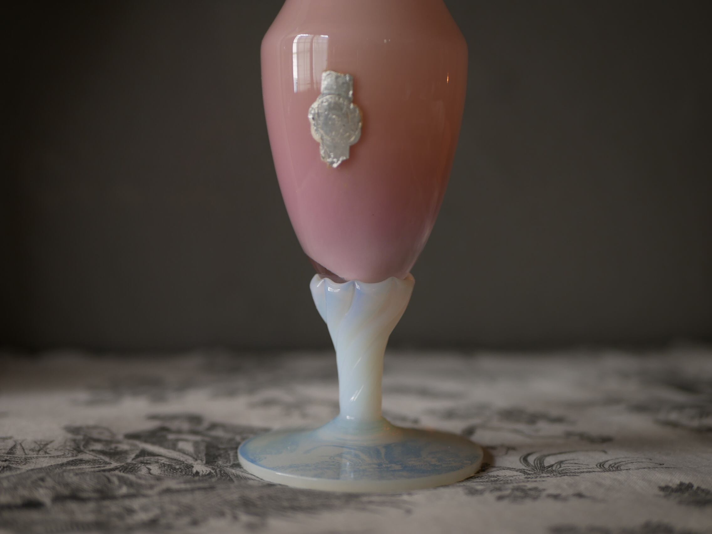 オパリンガラス フラワーベース ピンク フランスヴィンテージ