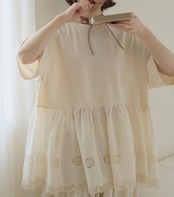 ナチュラル刺繍レース ペプラムブラウス｜コットン100% ゆったり半袖トップス