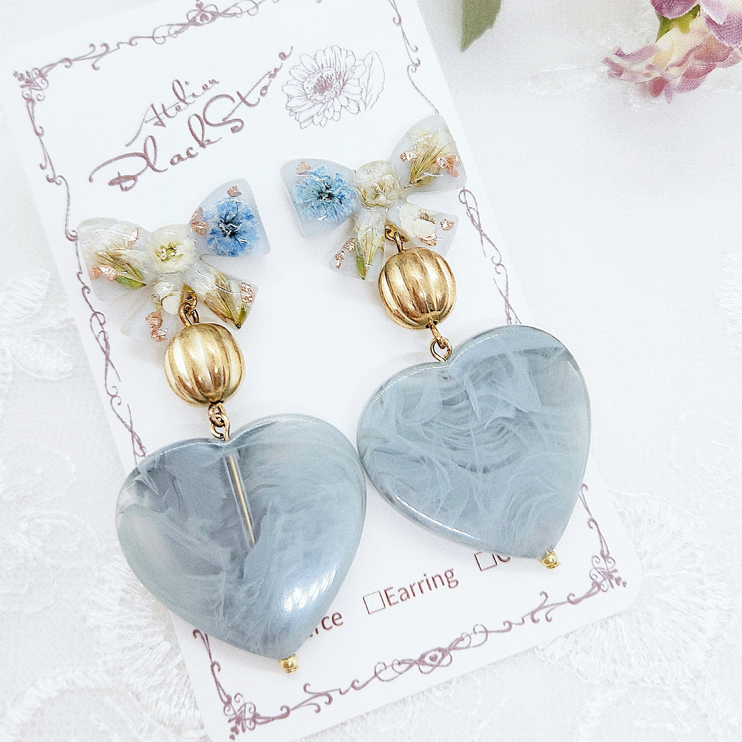 ドライフラワーリボンと大ぶりマーブルハートのピアス/イヤリング【ブルー】