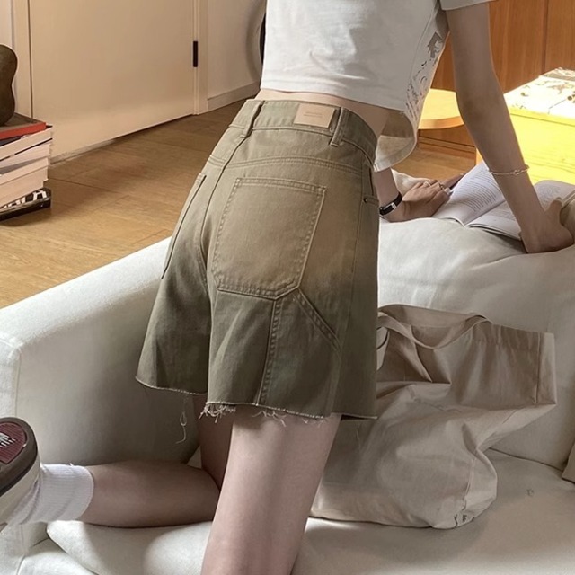 ボトムス パンツ キュロット ショートパンツ ショート ショート丈 ワイド Aライン ファスナー ポケット 前開き ボタン 切りっぱなし ダメージ ウォッシュ 色褪せ 薄手 シンプル カジュアル おしゃれ かっこいい レトロ こなれ感 ラフ ボーイッシュ ルーズ 個性的 存在感 抜け感 ヴィンテージ アクティブ ストリート 活発 若見え 無地 夏 10代 20代 30代 レディース 女性用 休日 運動 アウトドア リゾート ダンス アスレチック ツーリング アクティビティ 着回し 普段使い トレンド