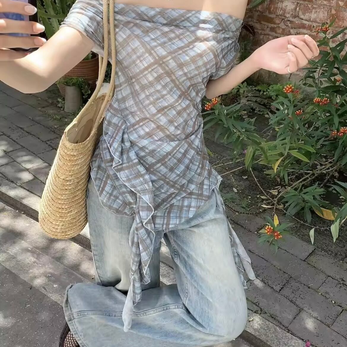 スパイシーヘムオフショルトップス