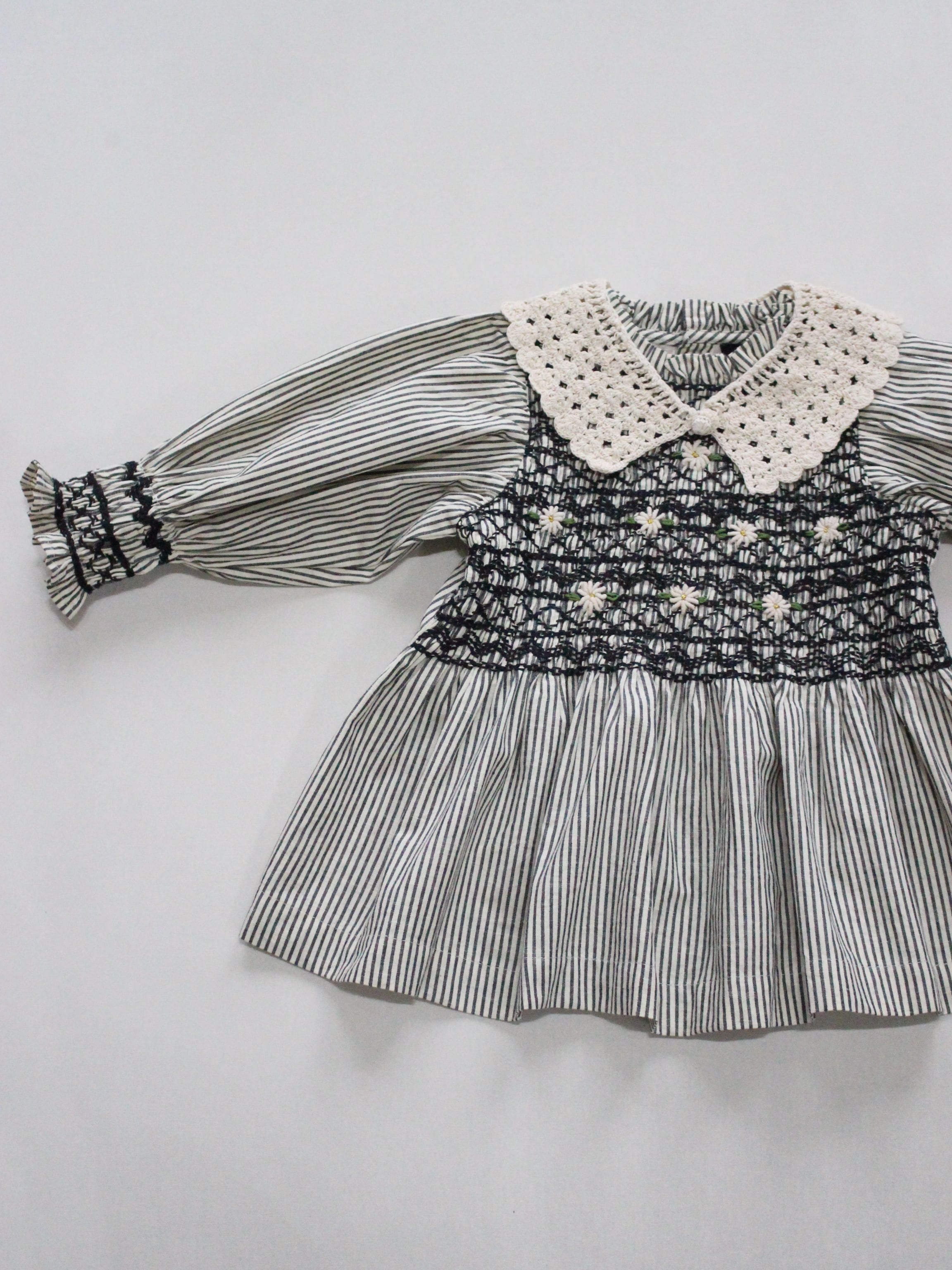 BONJOUR DIARY Handsmock blouse with crochet collar black stripe 2