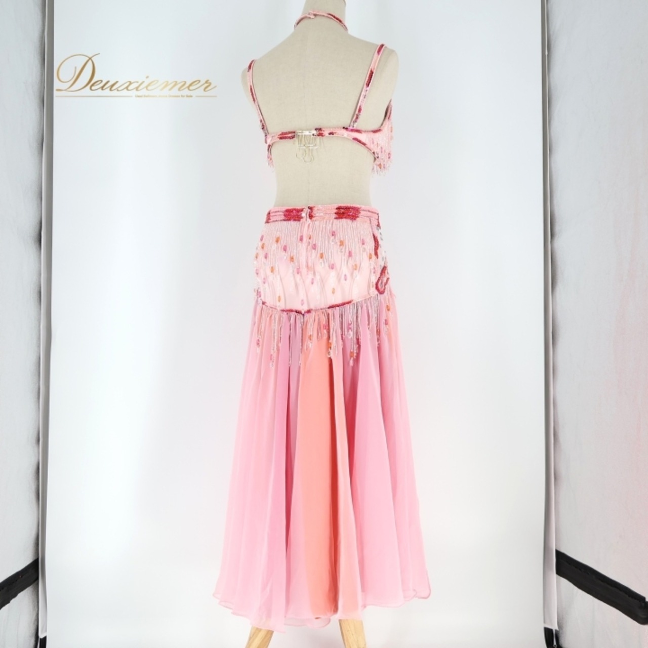 ベリーダンス オリエンタル 衣装 ピンク系 上下セット ベラ Bella ビーズ スパンコール 淡い 煌びやか 赤 橙 華やか 上品 かわいい ストーン フリンジ 花 チョーカー アーム飾り ツーピース セットアップ スリット スカート レッド系 オレンジ系