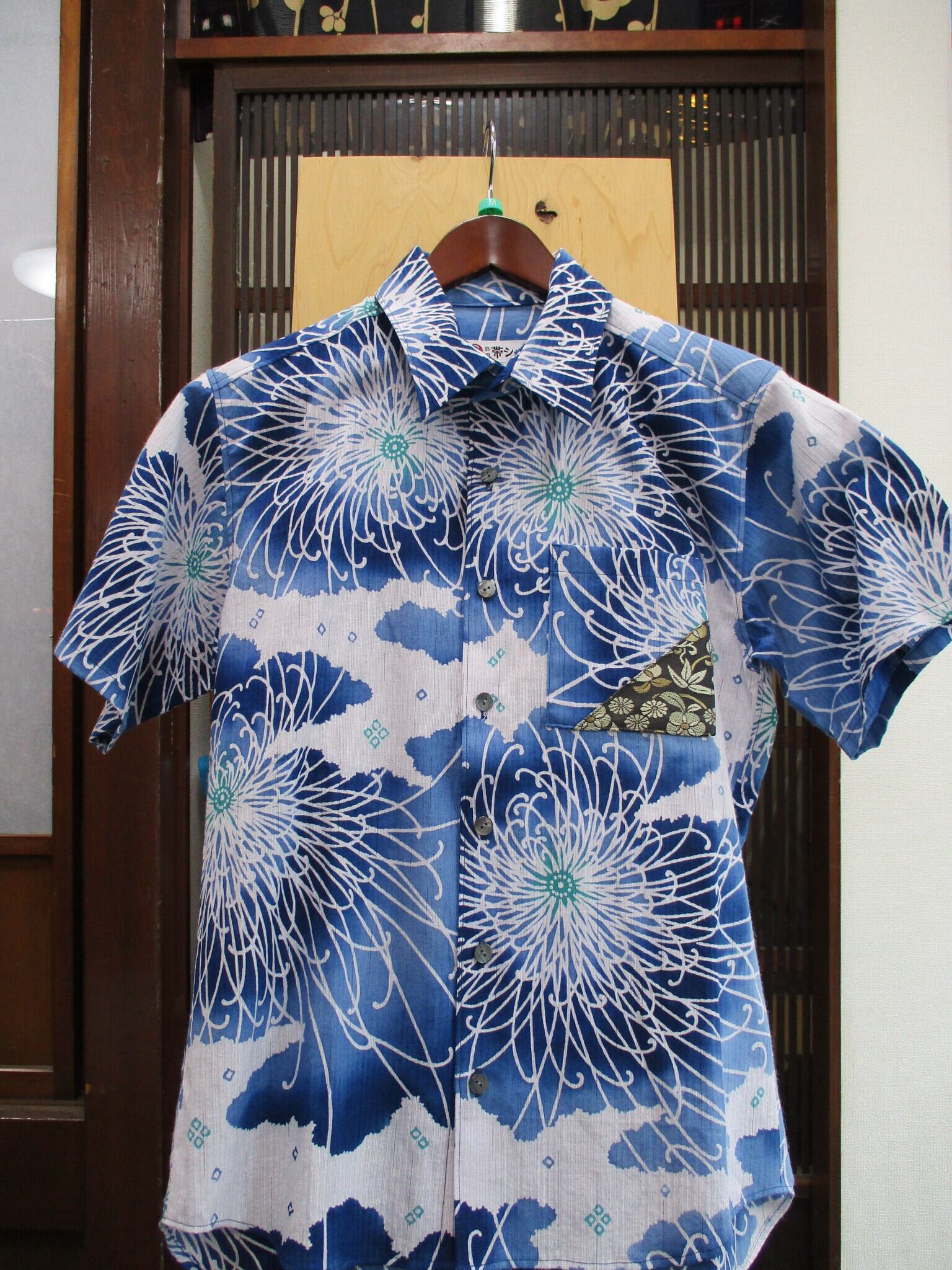 帯シャツ　菊柄　レギュラーカラータイプ　【サイズM】