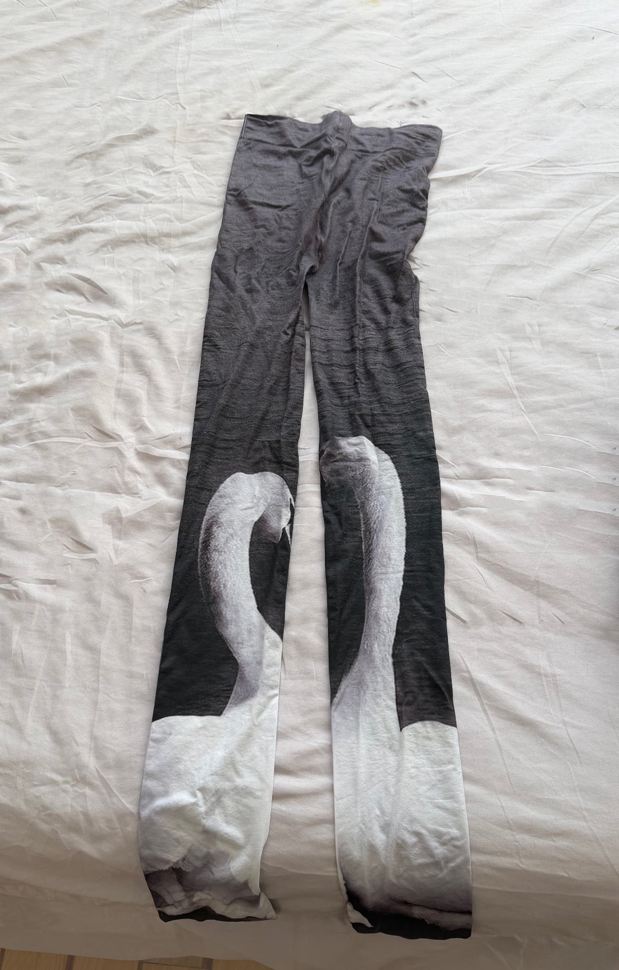 VENUS DORMIDA swan stocking