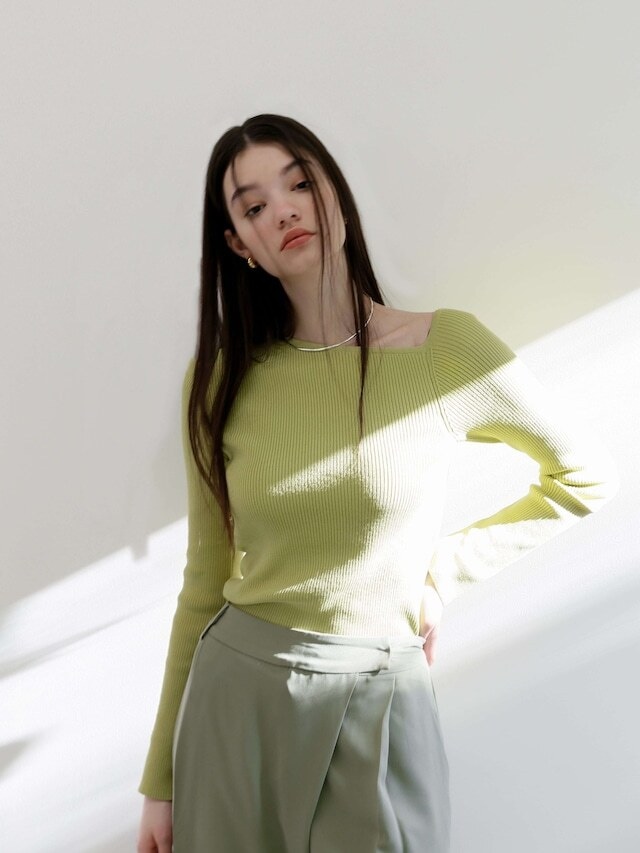 cup-in asymmetry knit