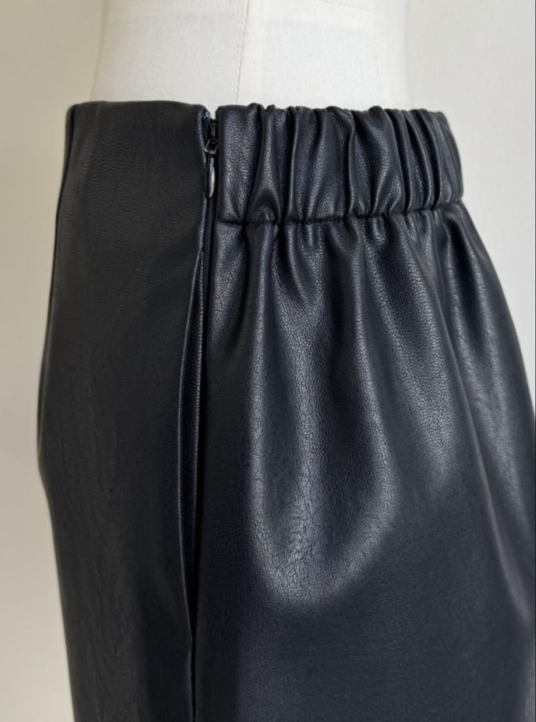 【anana】フェイクレザーミニスカート a89-041