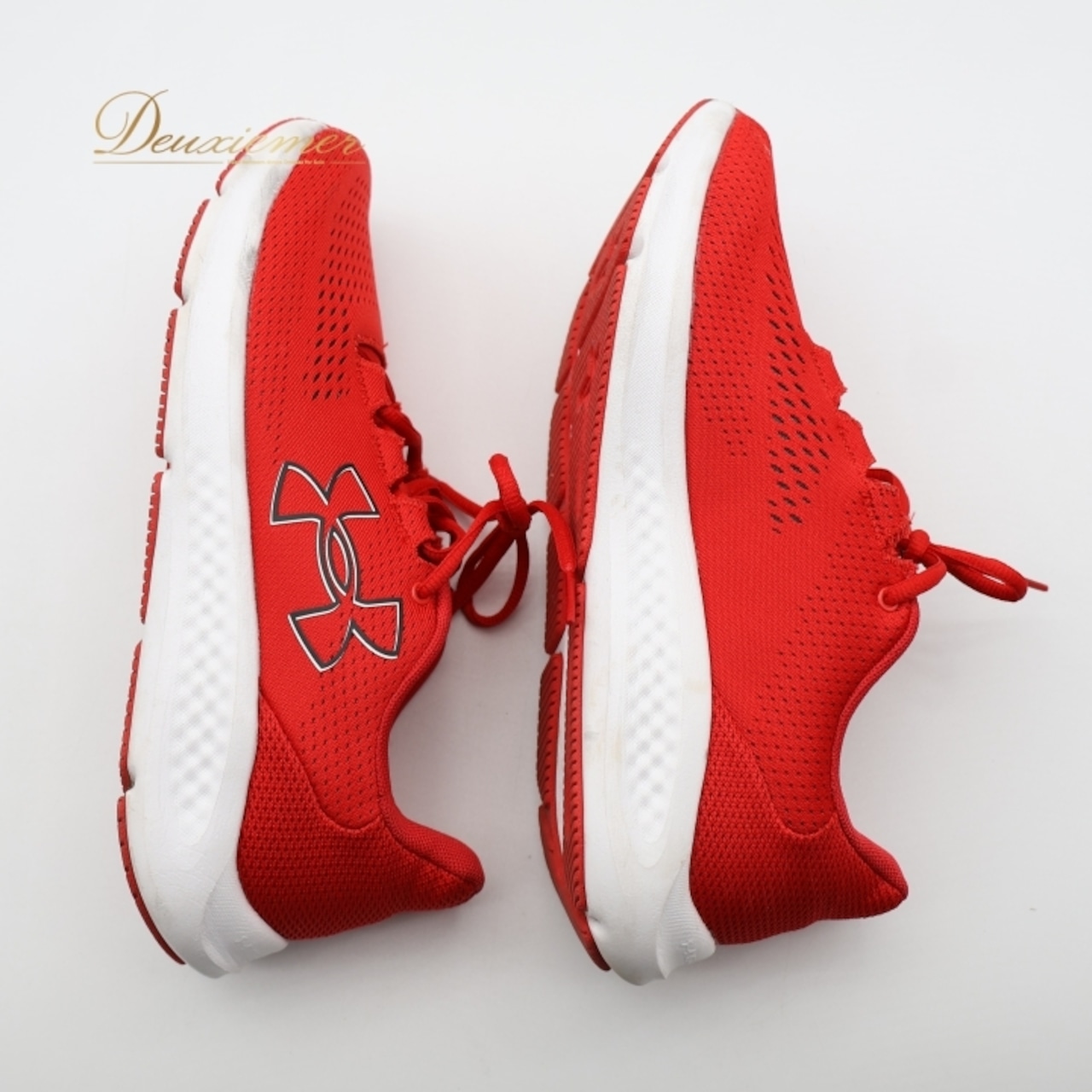 UNDER ARMOUR スニーカー 26cm レッド系 COMFORT DELUXE SYSTEM アンダーアーマー 赤 白 黒 シューズ 紐 スポーツ 運動 ランニング ジョギング 軽い 走る 鮮やか ホワイト系 ブラック系