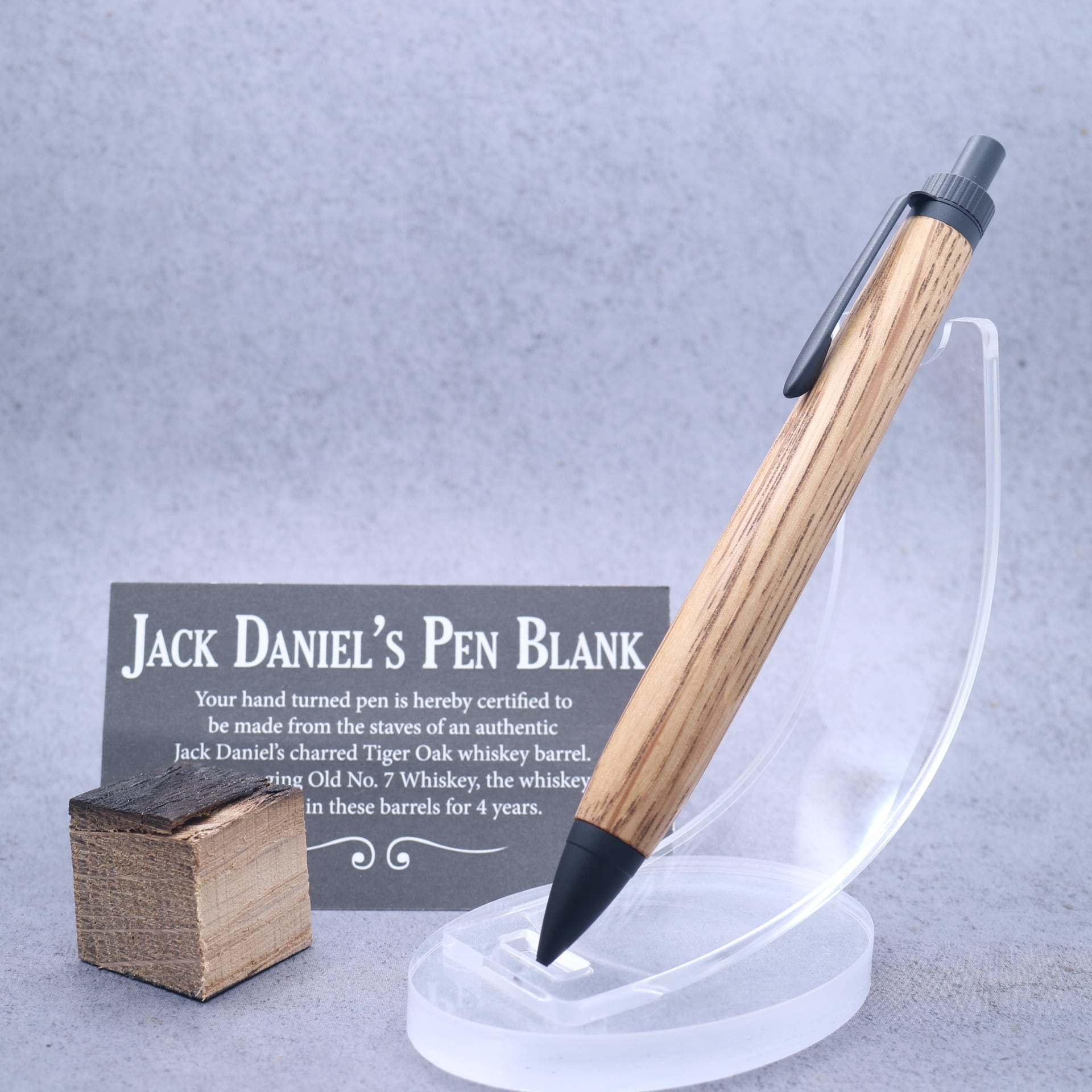 ウィスキー樽(ジャックダニエル)オーク × マットブラック|木の質感を楽しむ木軸ペン|ボールペン or シャーペン 260325