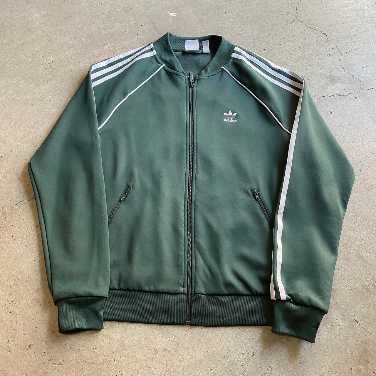 【ミリタリーカラー】adidas トラックジャケット　カーキ　グリーン　緑