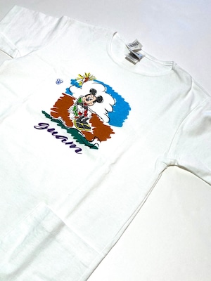 THE Disney STORE : Mickey Mouse ‘Guam’ print Tee (DEAD STOCK)