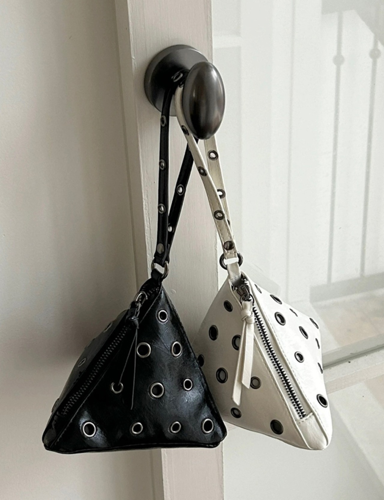 【新作5％OFF・3日間】Triangle Mini Bag_2colors