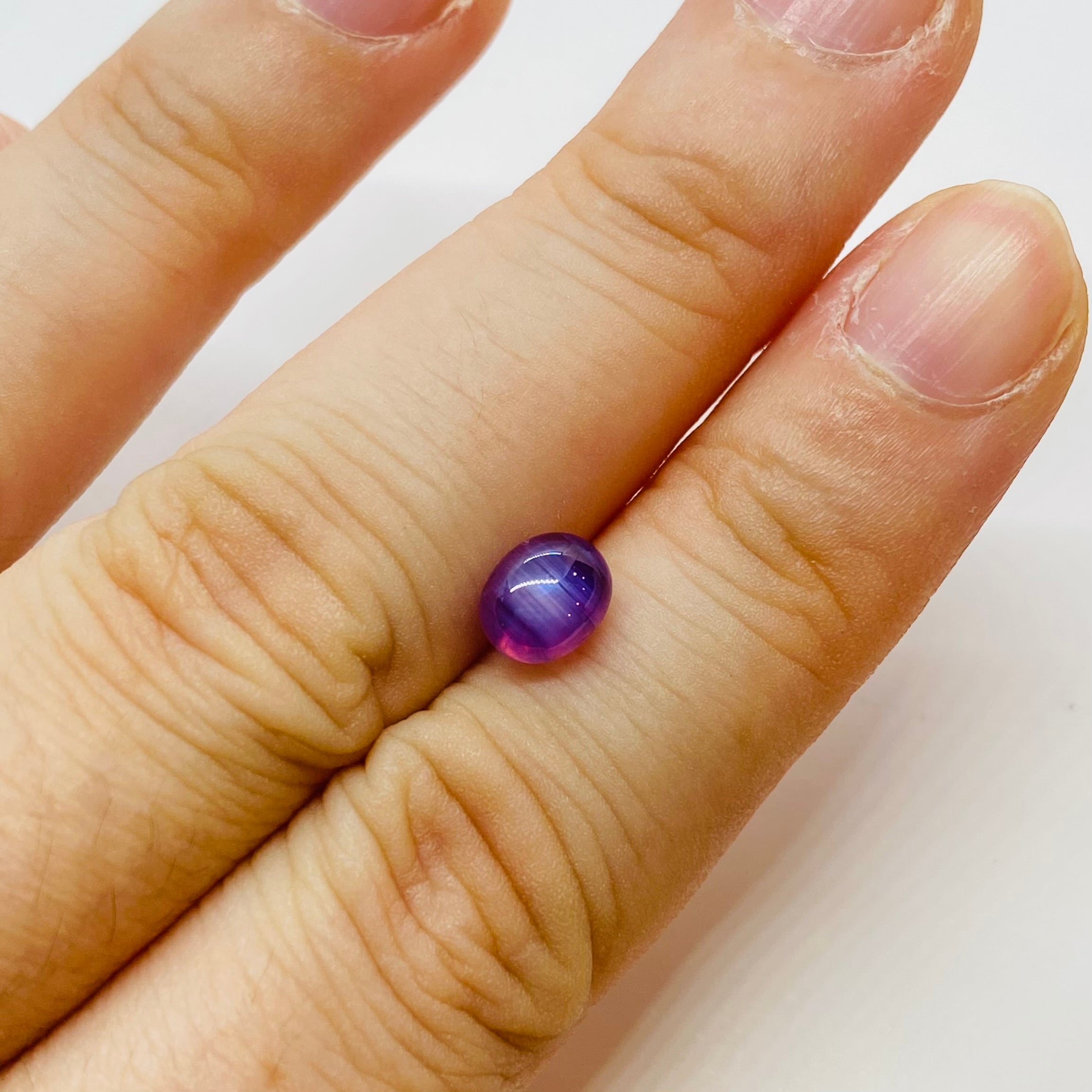 アイドル シルキーピンクの鮮やかスターサファイア