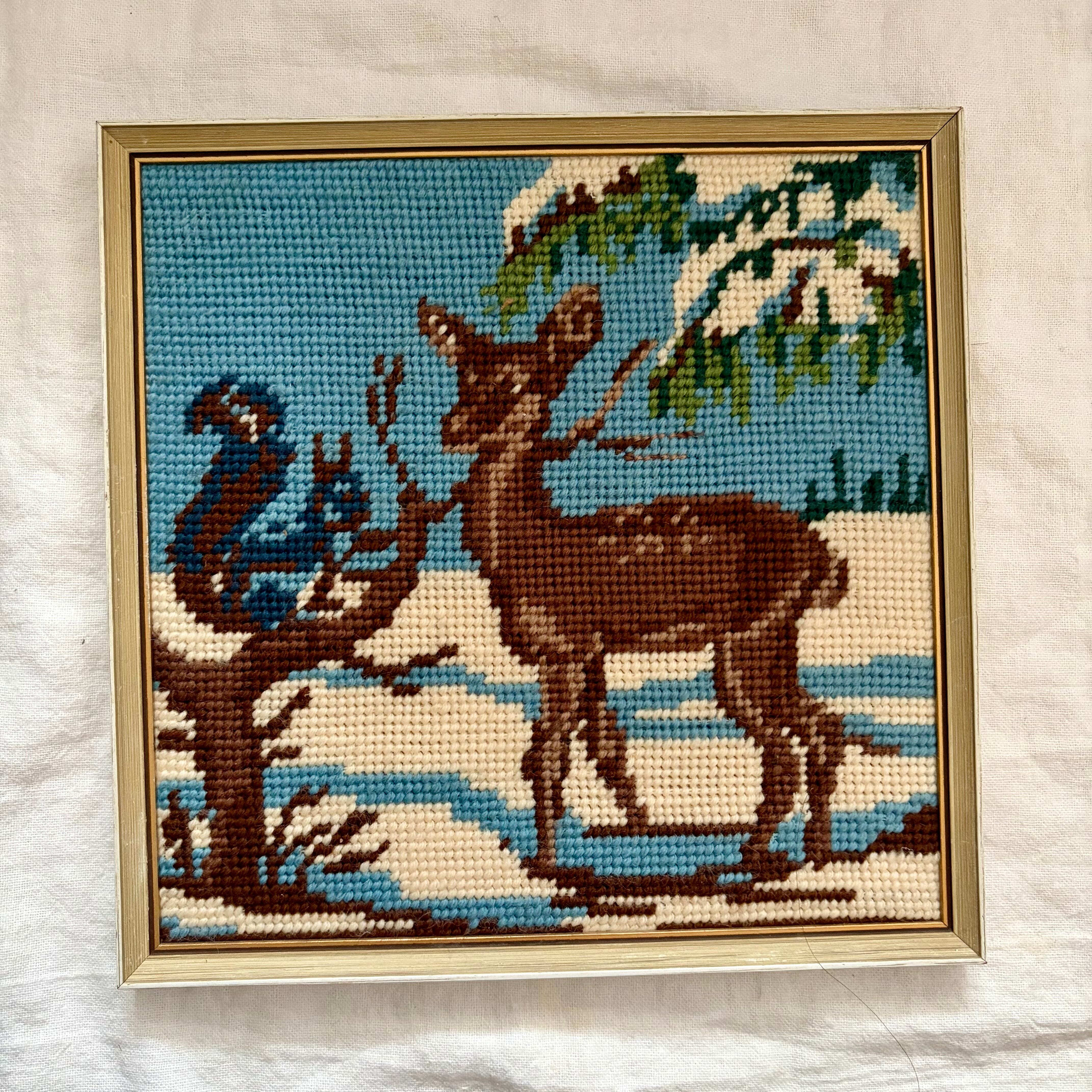 鹿とリスの壁飾り