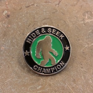 TOPANGA Jewelry Pin Brooch HIDE & SEEK CHAMPION　ピンブローチ　かくれんぼチャンピオン　帽子　ジャケット　バッグ　ギフト　プレゼント