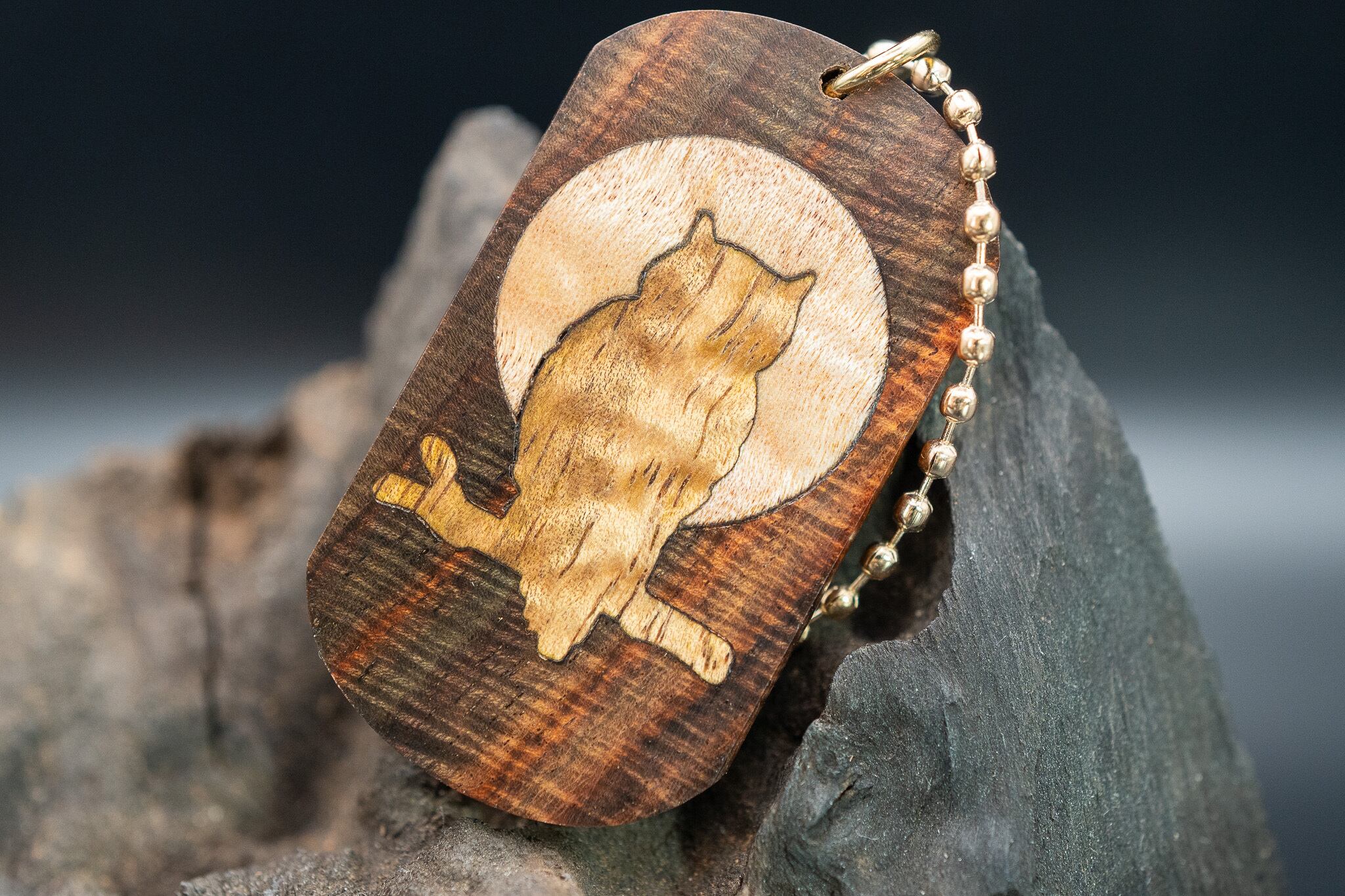 【21世紀最高峰の材】サイアミーズローズウッド マイクロカーリードッグタグ 象嵌 夜とミミズク