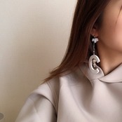 ホワイト × ウッド ロング ピアス / イヤリング / サージカルステンレス