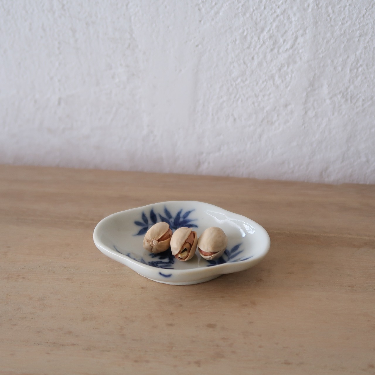雲のような染付の豆皿