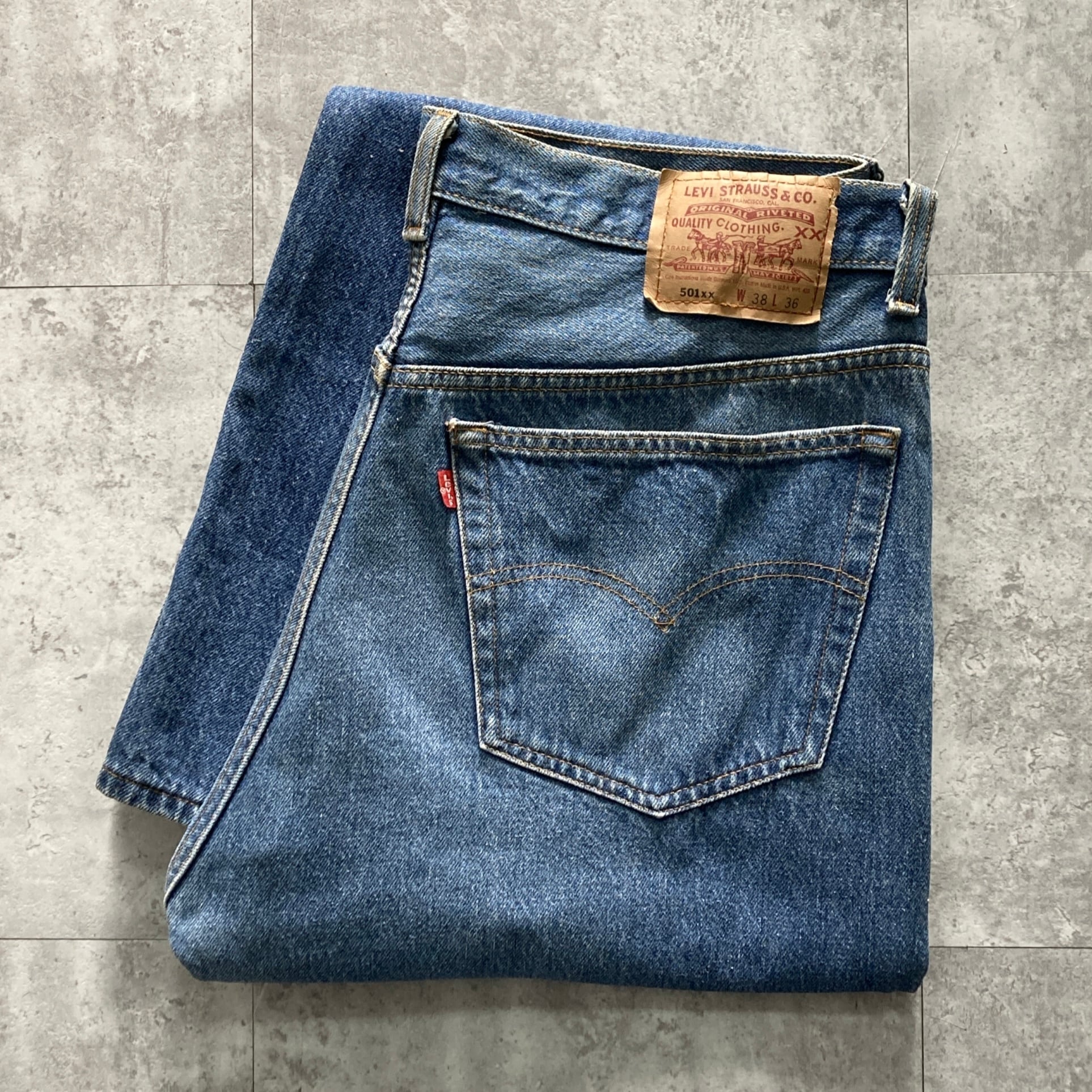 W31 L32】Levis 501 リーバイス ボタンフライ レザーパッチ 縦落ち