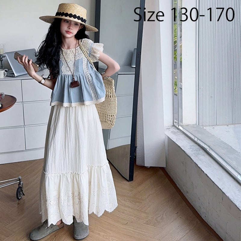 ディズニーブルーのブラウス×ふんわりスカート