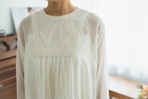 Boutis dress (White)