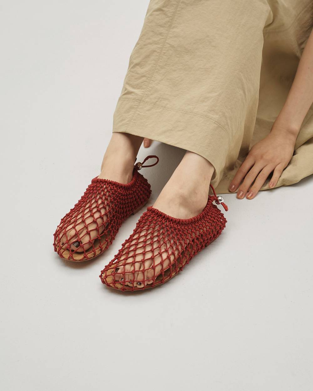 TODAYFUL トゥデイフル Hand Blade Slip-on (ECRU) 12611008 | ANERCA