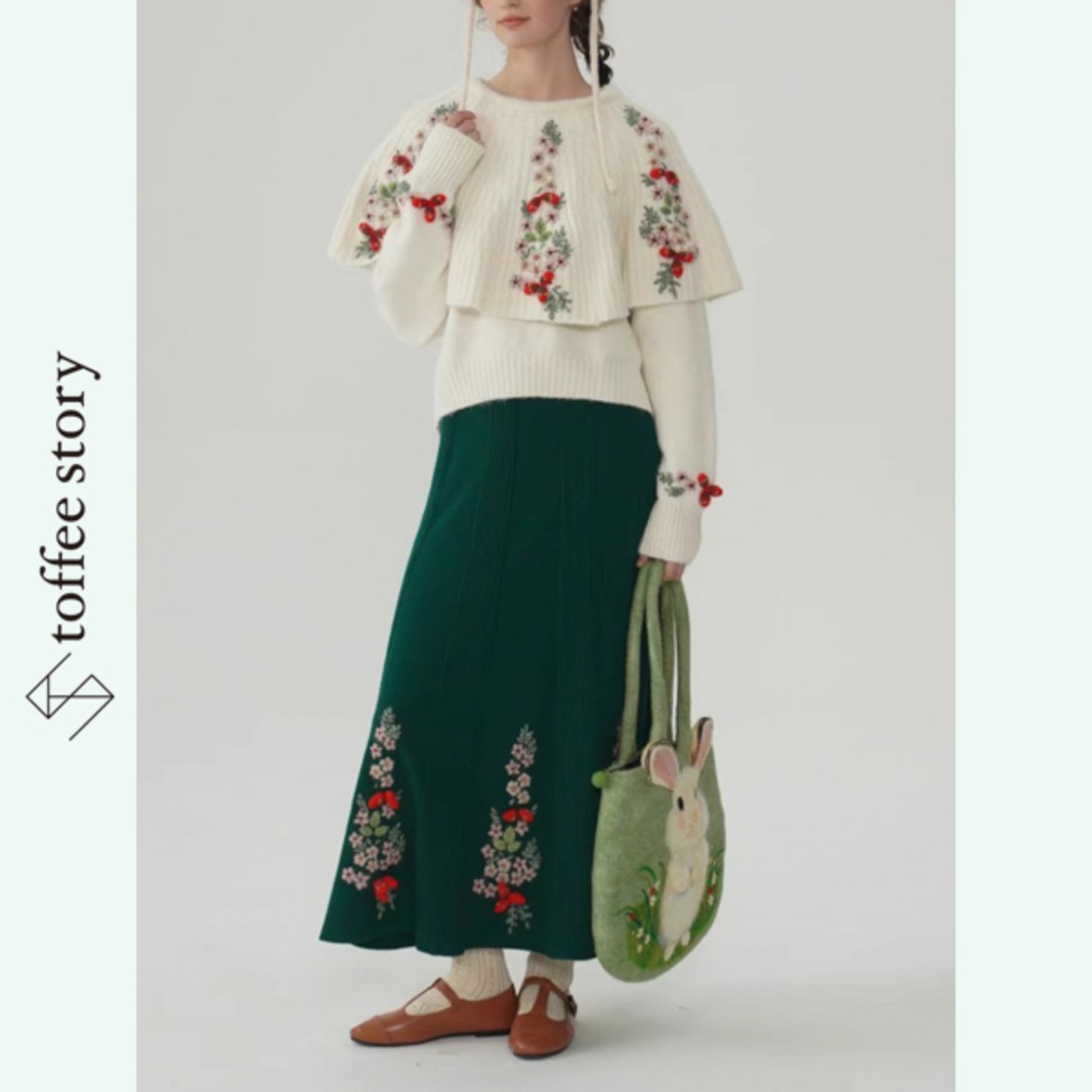 花の旋律を描くエメラルド刺繍スカート 《Y0354》