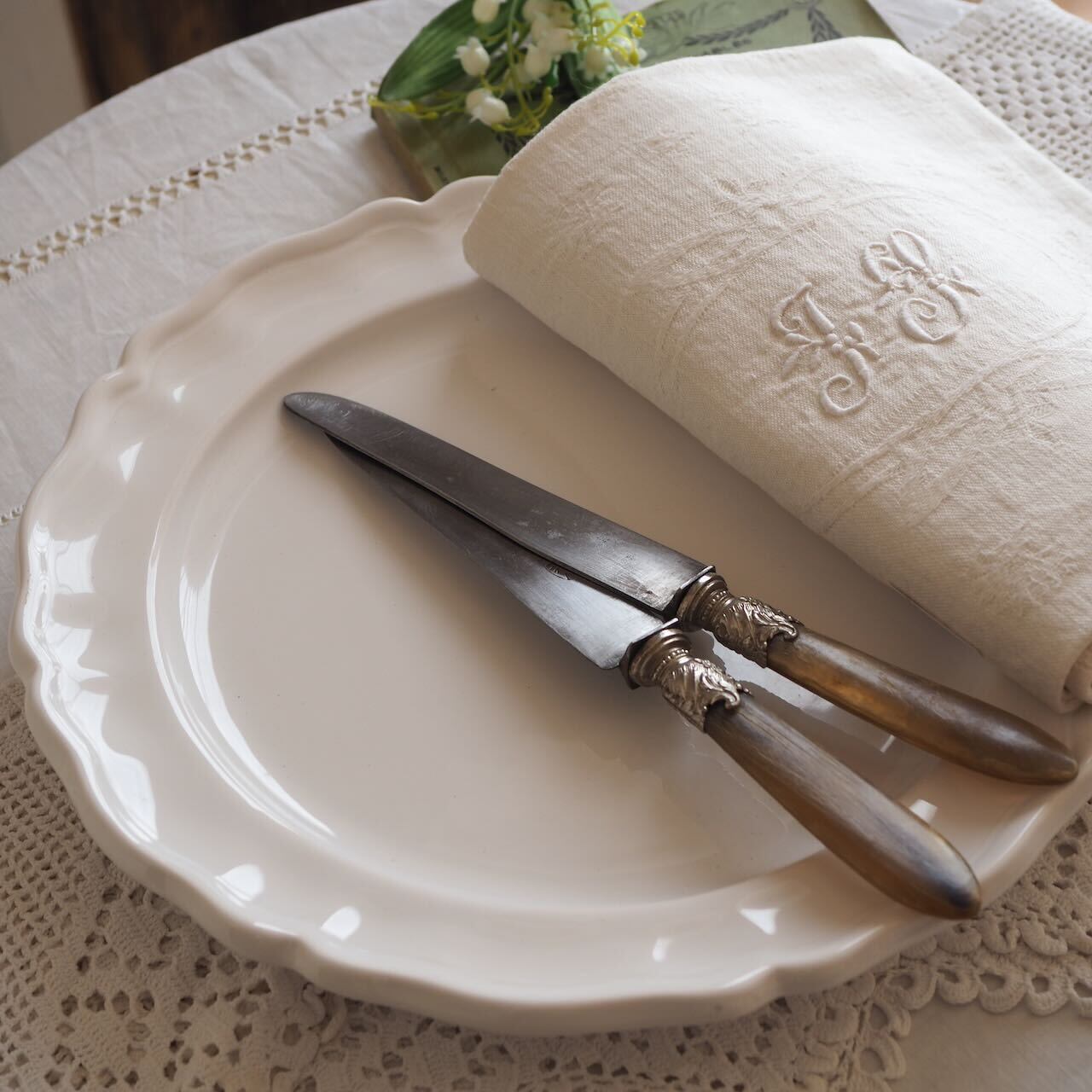 南仏ピションの大きめプレート  オフホワイト