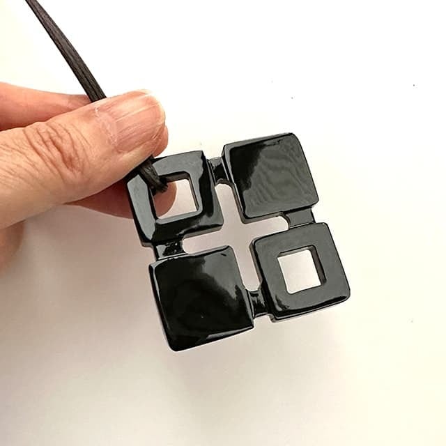 N-261b BH4つの四角ペンダント黒 | Bijoux Kei