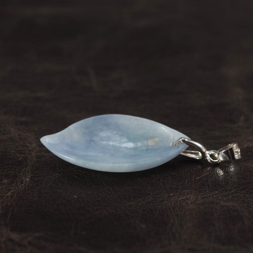 糸魚川翡翠 ラベンダー翡翠 リーフペンダントトップ 1.6g lavender