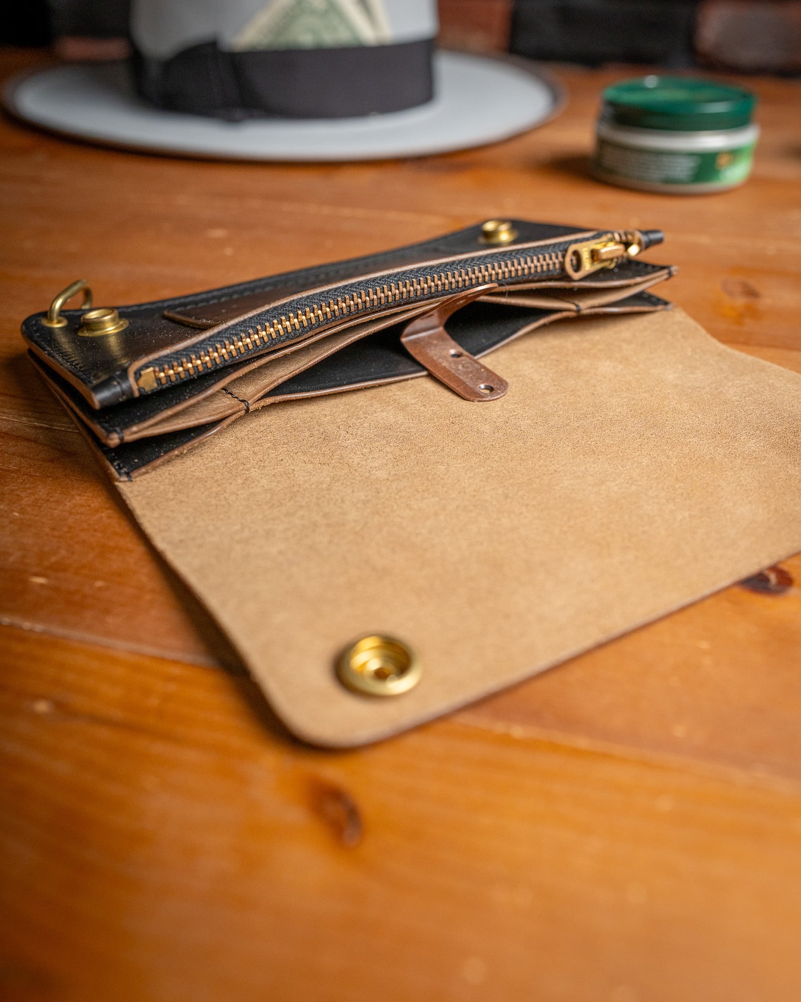 Additive and Line】Tracker Wallet TW-004 Maryam Horse Butt 3層
