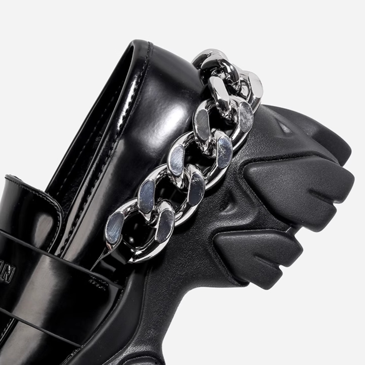 Platform shoes with metal chains (ME128)