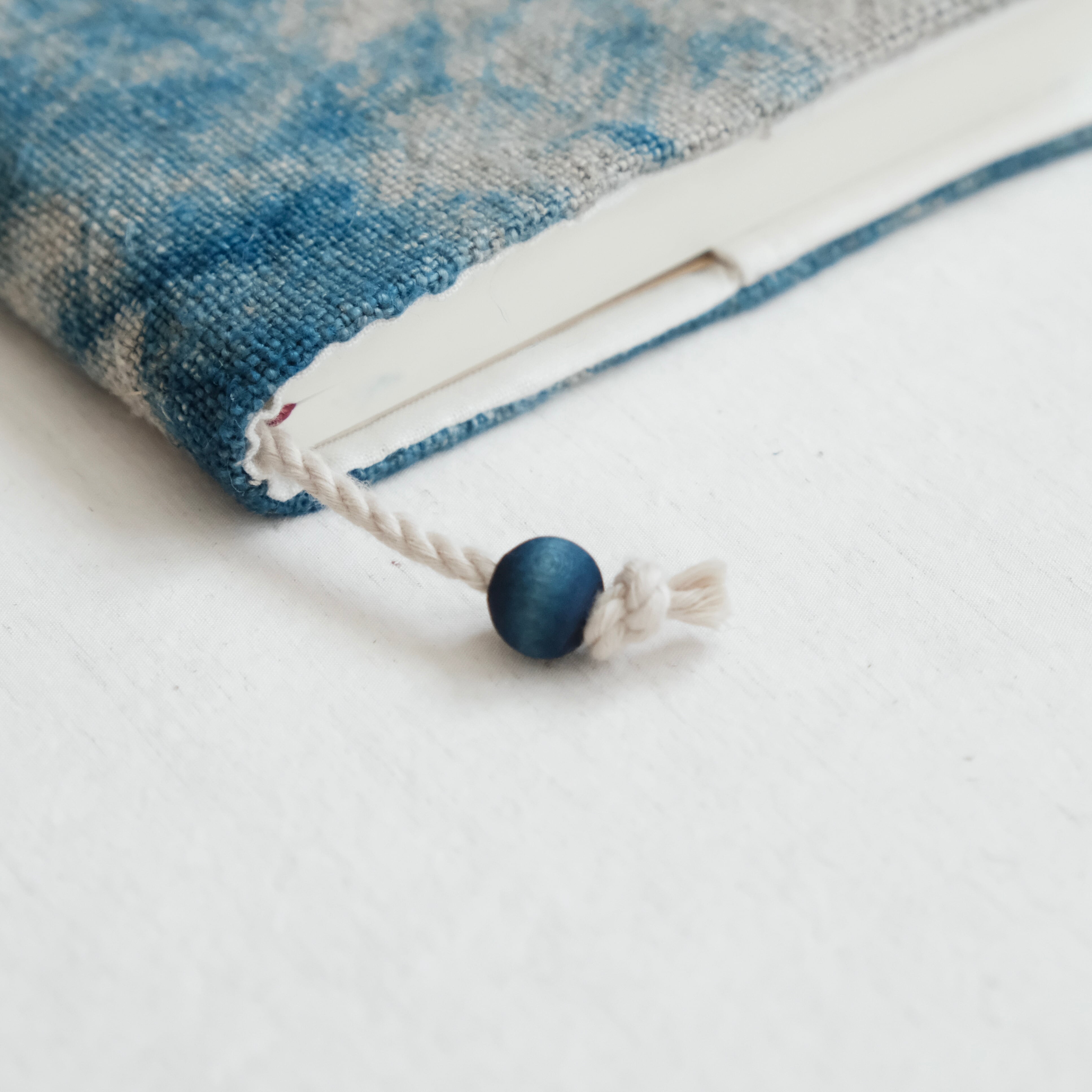 藍染めリネンのブックカバー〈 斑 〉 #02