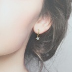 ビジュスターピアス 韓国デザイン GOLD 2.4㎝ 両耳用 ラインストーン 軽い付け心地 星のデザイン 結婚式のゲストピアス 耳元で揺れ動く bittersweet