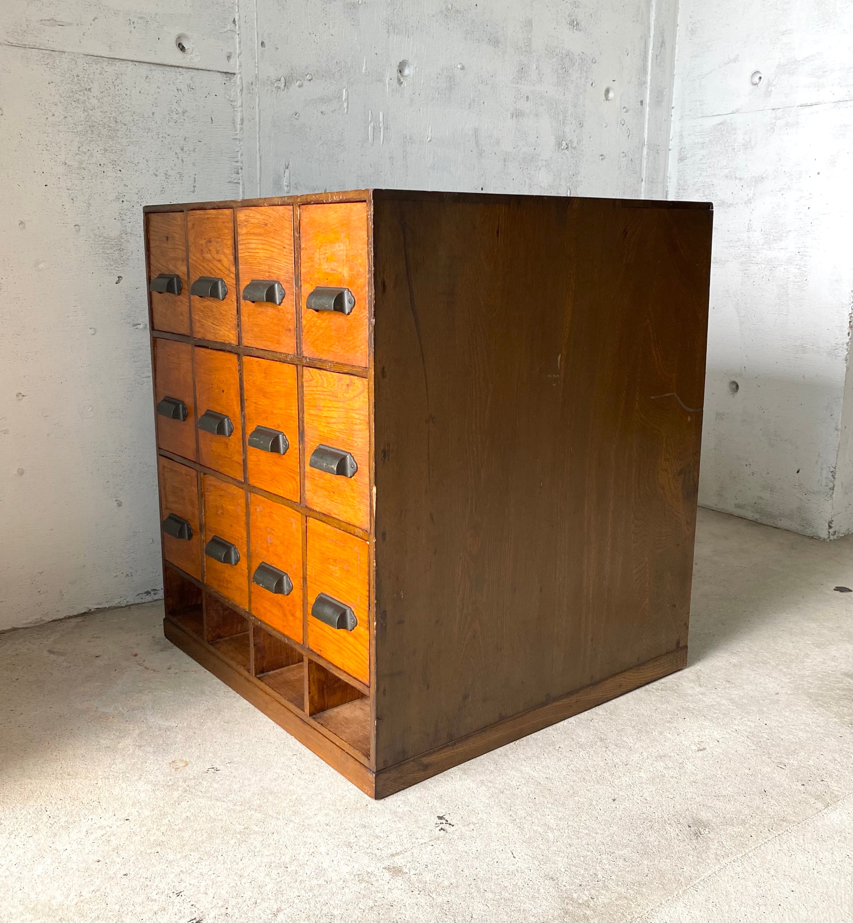 木製引き出し 12杯 12杯の引出し棚[古家具] | giraffes craft