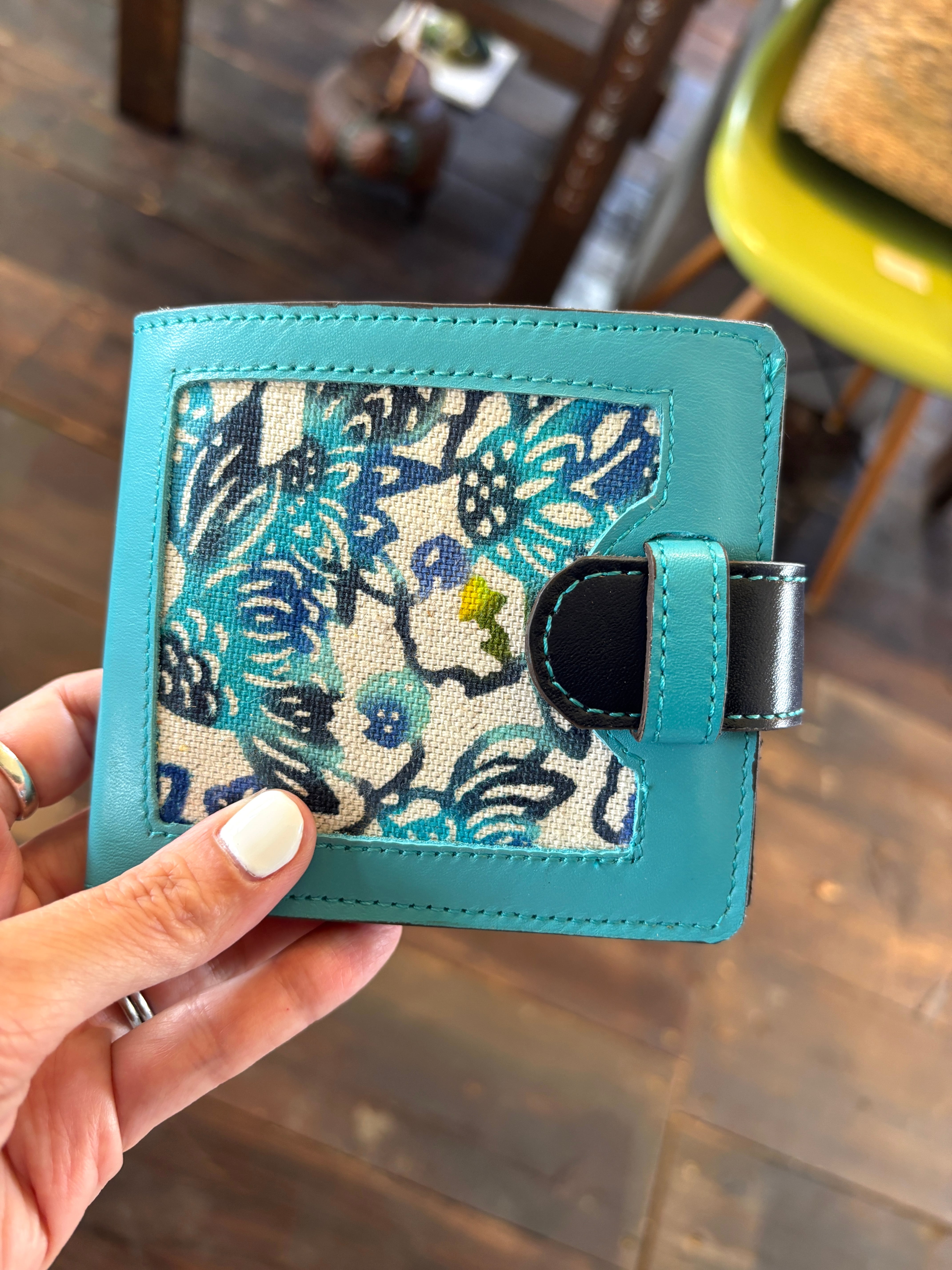 本革*花HANA二つ折り財布