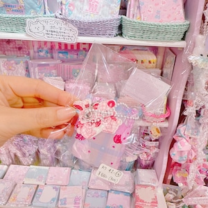 【R7】42-16チャーム付きプチシール帳キーホルダー(台紙6枚)