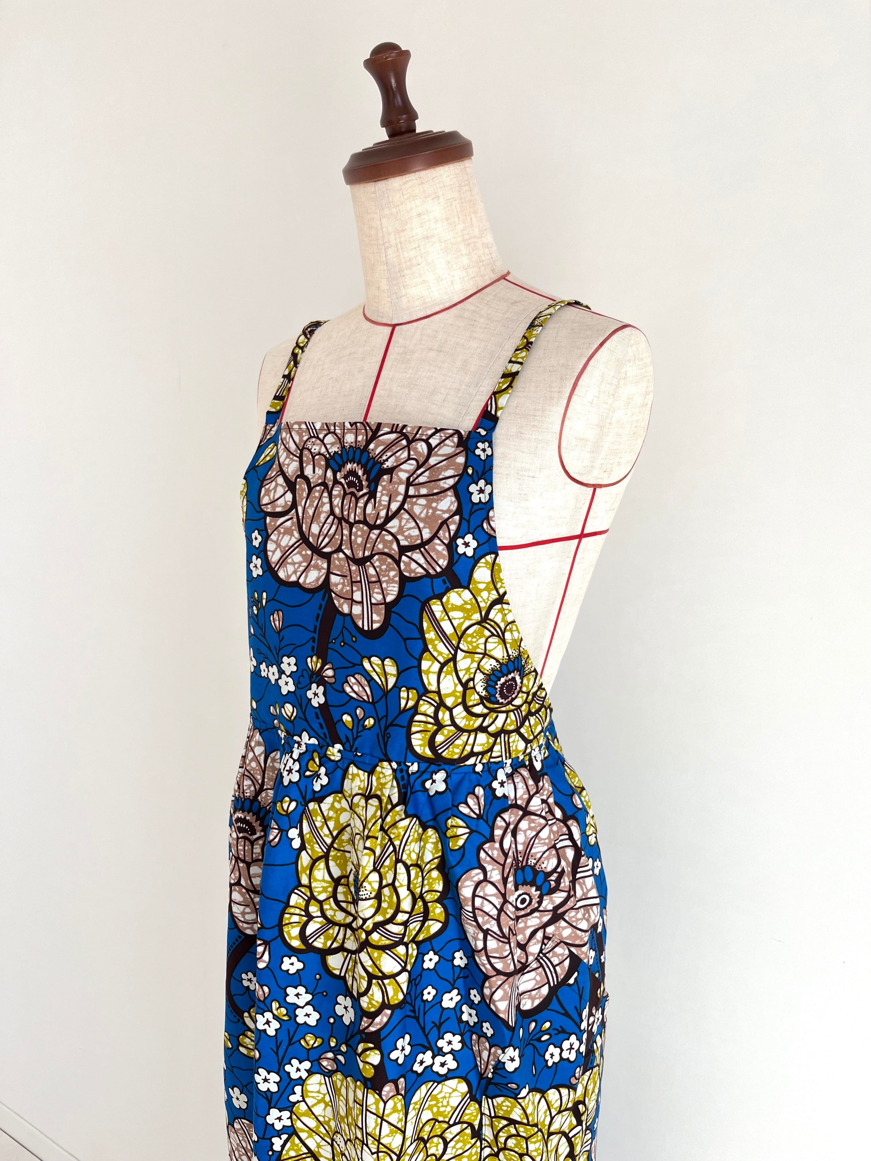 アフリカ布のナチュラルエプロン ラナンキュラス/ブルー | lalaproducts