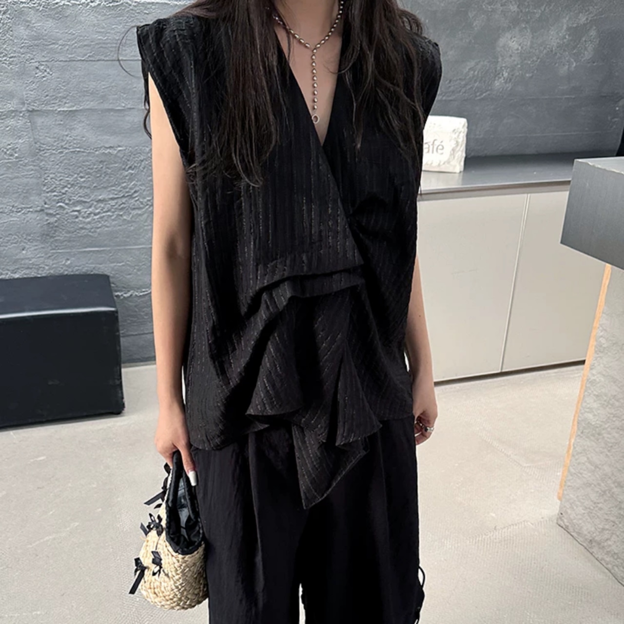 A sleeveless shirt featuring a unique design (ME457)