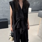 A sleeveless shirt featuring a unique design (ME457)