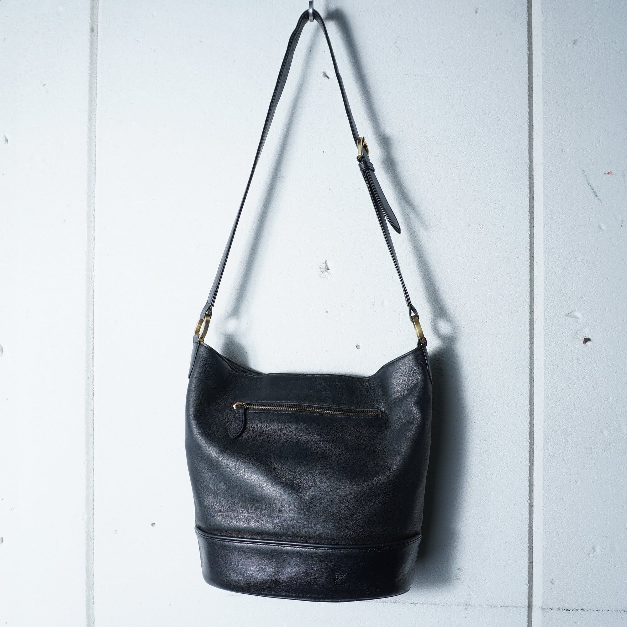 Courrèges】クレージュ エンボスロゴレザーショルダーバッグ black