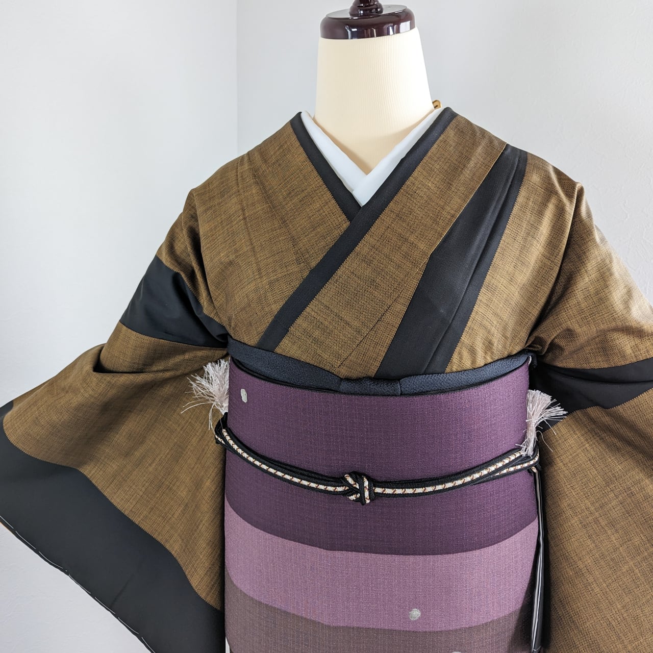 ゆったりサイズ】しつけ糸付 大島紬 袷 縦縞織出し マスタード✕黒 丈 