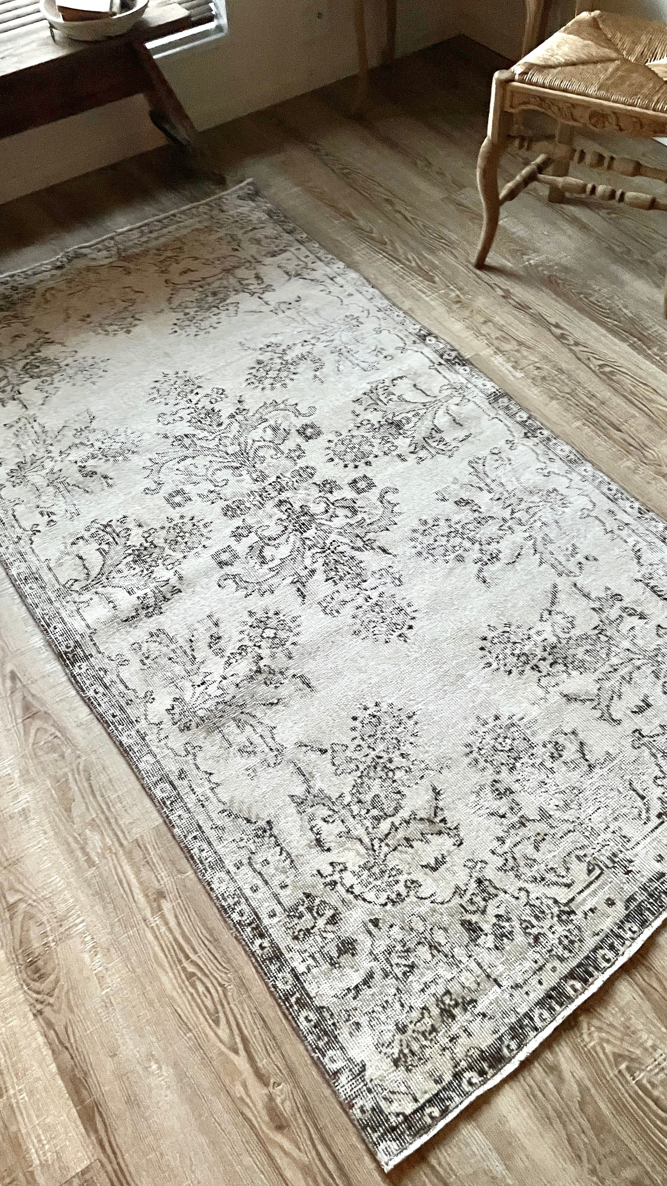 ラスト白　新品wool100％ホワイト バッターニエ　トルコヴィンテージラグ 073】 ヴィンテージトルコラグ 1970´s 207×112 | IPLIK