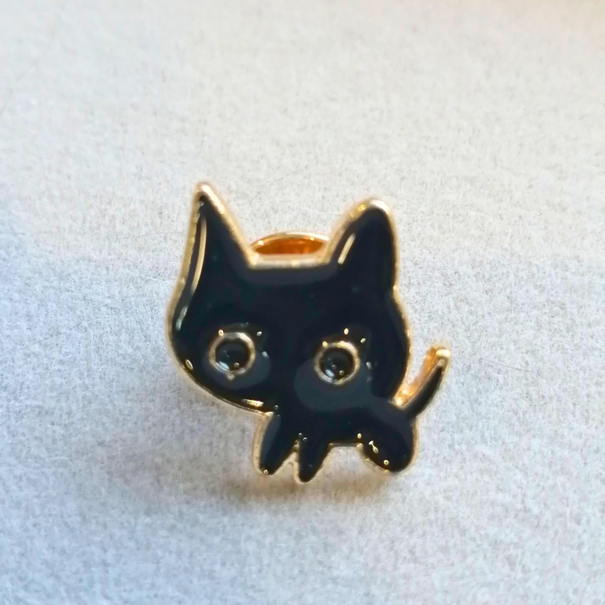 ピンバッジ ちびねこ | 猫に逢えるカフェ～ねこのひたい～